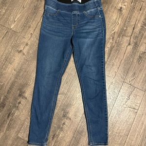 EUC Size 12 Old Navy Rockstar Super Skinny Jeggings